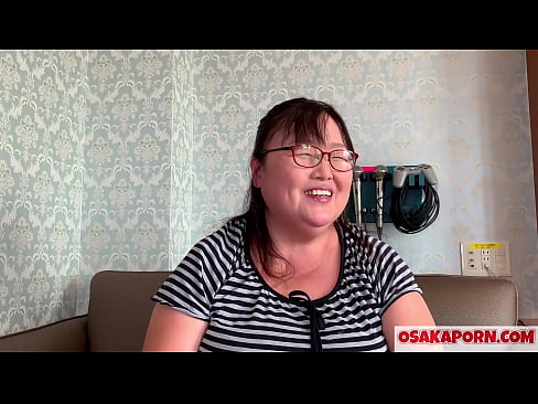 ❤️ Ama japoniar lodiak bere titi erraldoiak erakusten ditu eta sexu jostailu batekin gozatzen du. 51 urteko ama asiar batek bere sexu-esperientziaz hitz egiten du. Yukiko 1 OSAKAPORN milf gantz ❤️ Porno %eu.xxxner.ruan