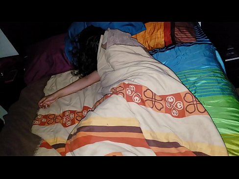 ❤️ Semeordea bere amaorde gazteari errieta egiten dio lo egiten duen bitartean. ❤️ Porno %eu.xxxner.ruan