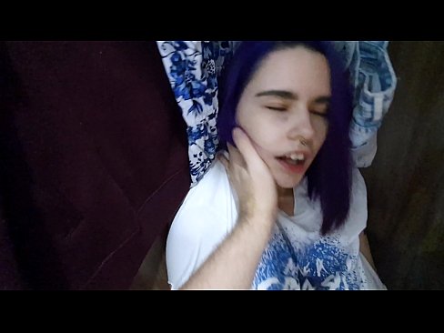 ❤️ Nire ahizpa armairuan aurkitu eta lagundu zion esperma ❤️ Porno %eu.xxxner.ruan