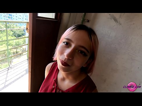 ❤️ Ikasle sentsuak arrotz bat zurrupatzen du kanpoaldean - Cum On His Face ❤️ Porno %eu.xxxner.ruan
